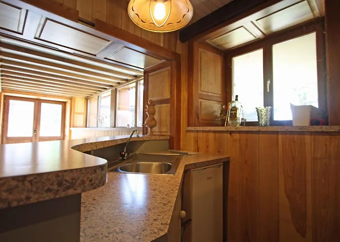 Familial Avec Salle De Jeux, Cheminée, Terrasse Et Proche De Sites Touristiques - Fr-1-589-186 *